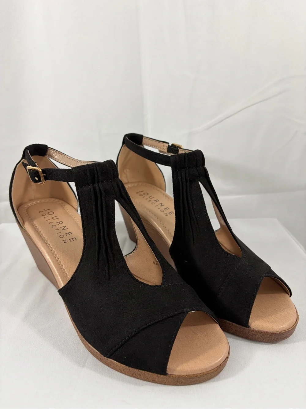 NWT Journee Collection Women’s Size 7.5 Black T-Strap Wedge Sandals